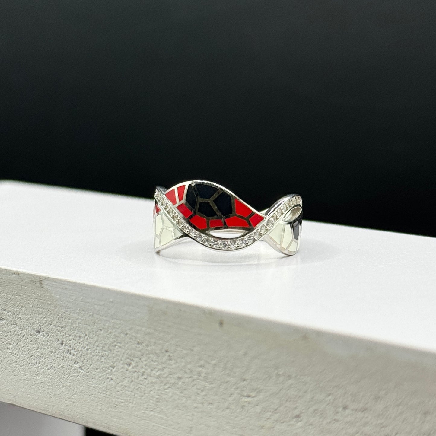 Harlequin Twist Ring