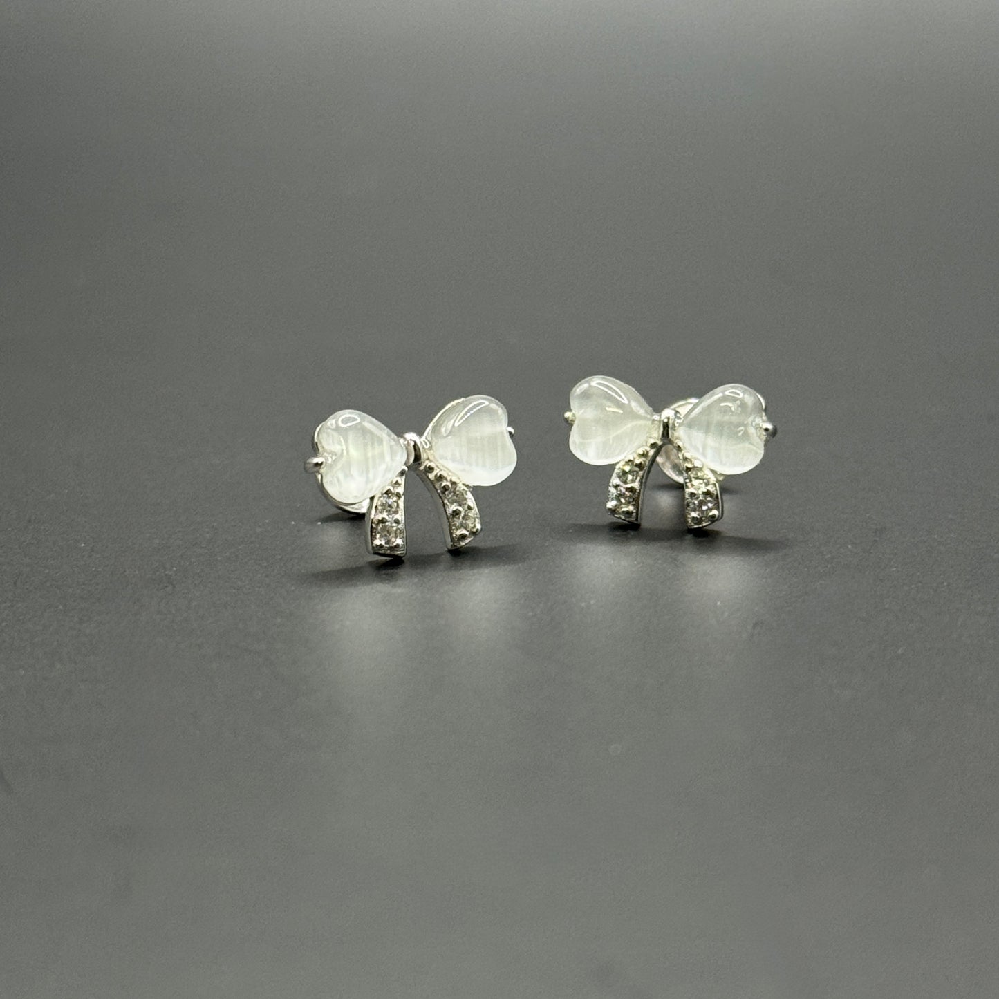 Bowknot Cats Eye Studs