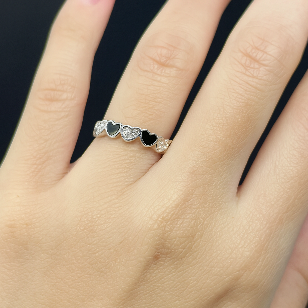 Chic Heartline Band Ring