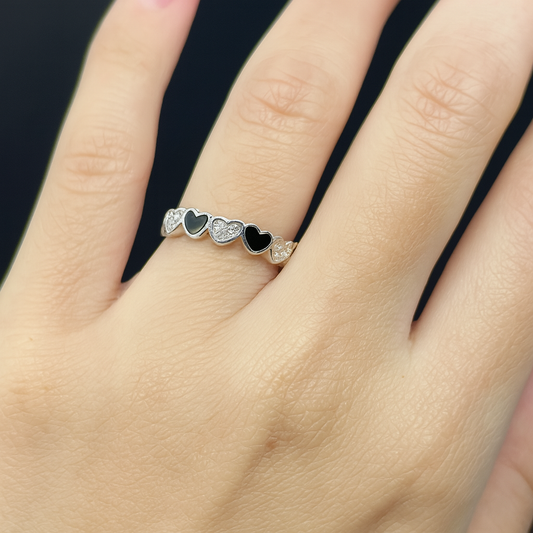 Chic Heartline Band Ring