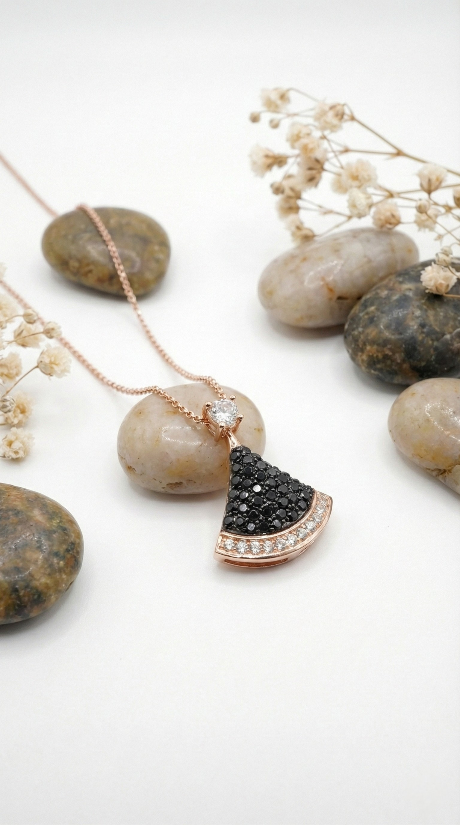 Elion Black Crescent Necklace | 925 Sterling Silver