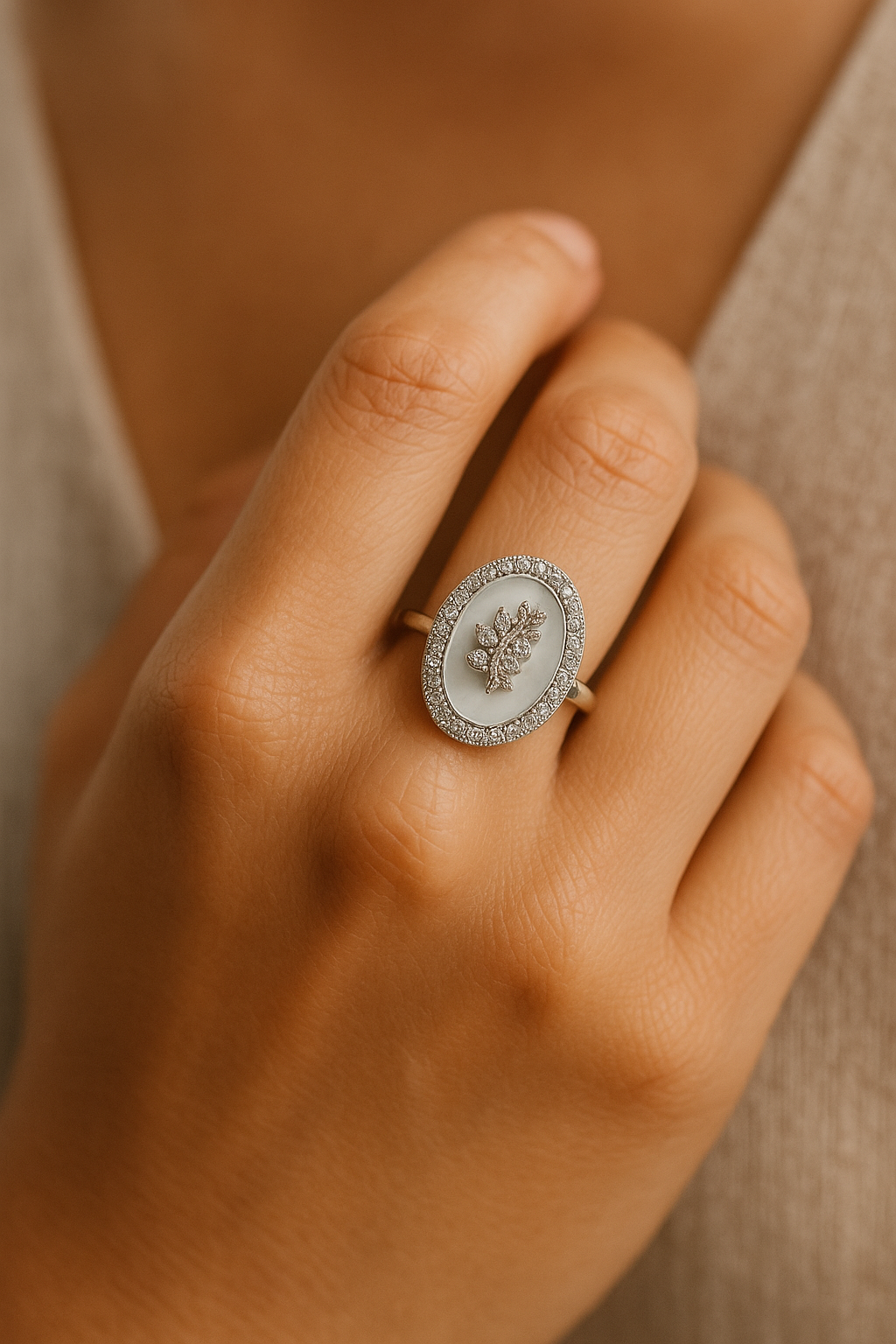 Lumière Laurel Crest | 925 Sterling Silver