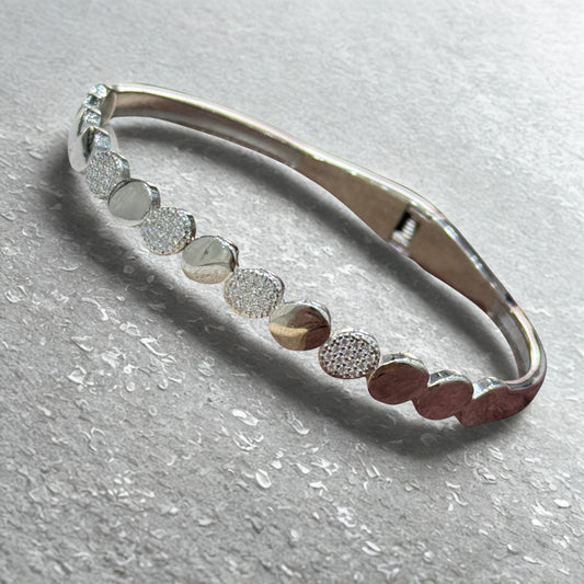Dazzle Dot Kada