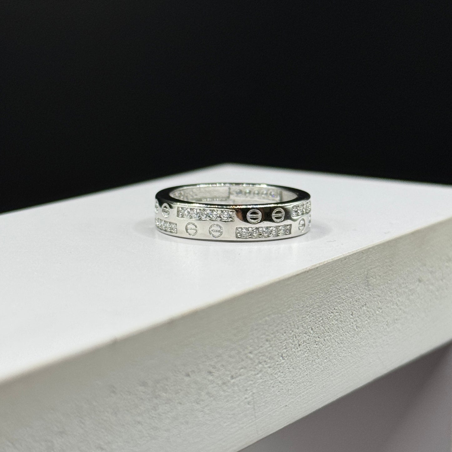 Pave & Motif Ring