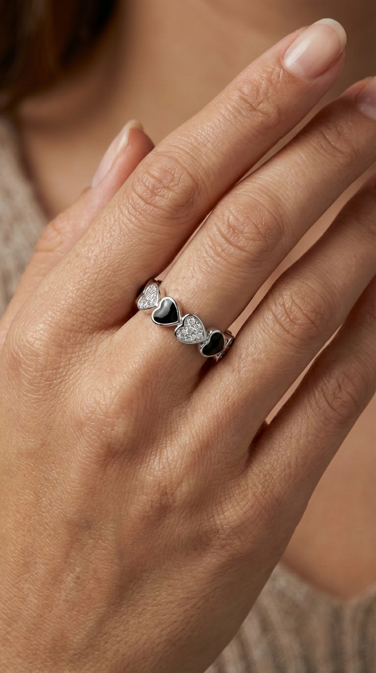 Élise Noir Heart Ring | 925 Sterling Silver